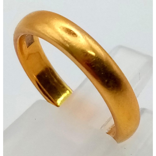 612 - A Vintage 22K Yellow Gold Band Ring. Size J. 4.52g.