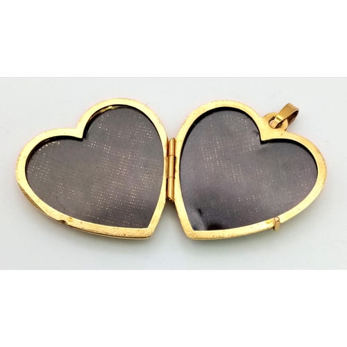 613 - A 9K Yellow Gold Heart Locket Pendant. 25 x 25mm.
3.36g