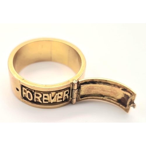 164 - A Vintage 18K Yellow Gold Band Ring - With a secret decorative compartment with the word Forever. Si... 