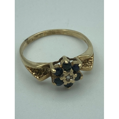 306 - 9 carat GOLD RING ring with sapphire cluster and diamond centre mounted to top, flanked with wide te... 