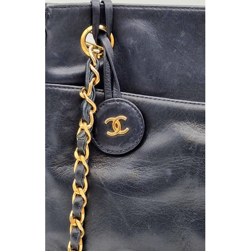 221 - A vintage blue leather CHANEL handbag. Appr. dimensions: 28 x 8  x 22 cm. REF: 9334