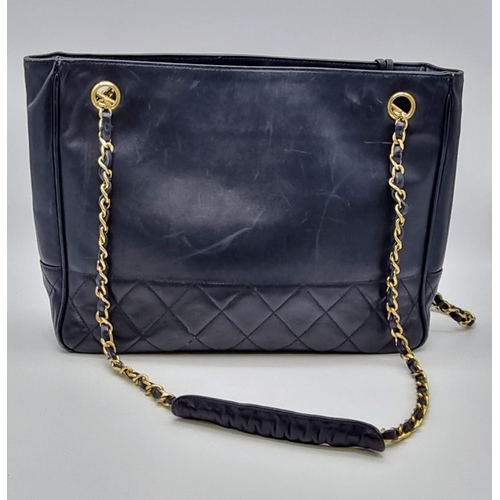 221 - A vintage blue leather CHANEL handbag. Appr. dimensions: 28 x 8  x 22 cm. REF: 9334