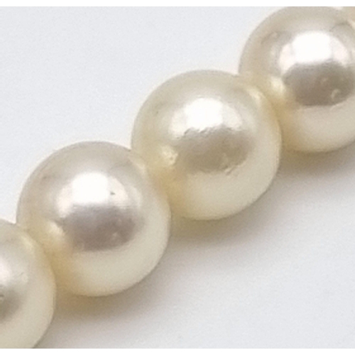 225 - A Beautiful Natural South Sea Graduated Pearl Necklace with an 18K Yellow Gold Clasp. 44cm. 31.15g t... 