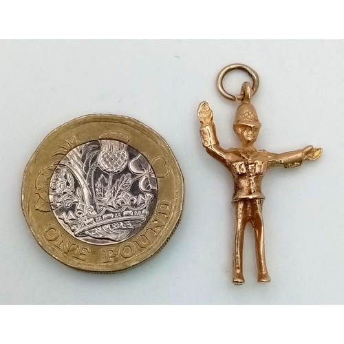 550 - 9K YELLOW GOLD POLICEMAN CHARM 3.6G