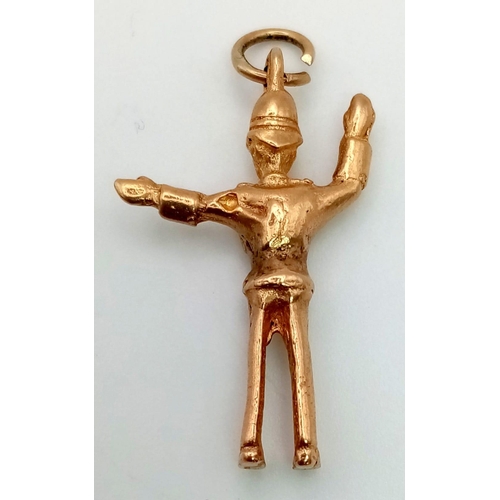 550 - 9K YELLOW GOLD POLICEMAN CHARM 3.6G