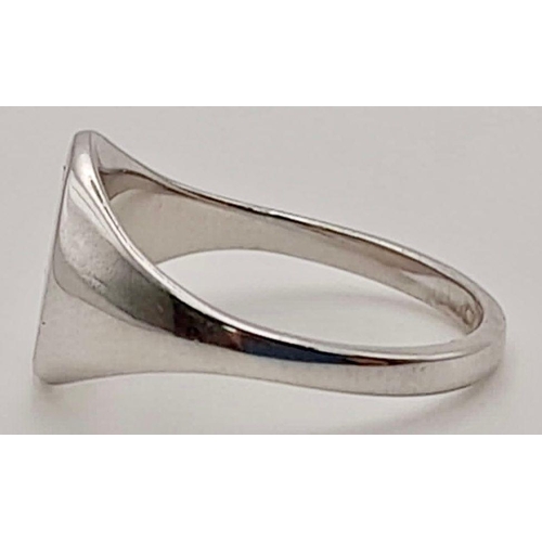 310 - 9K WHITE GOLD OVAL SIGNET RING 3G