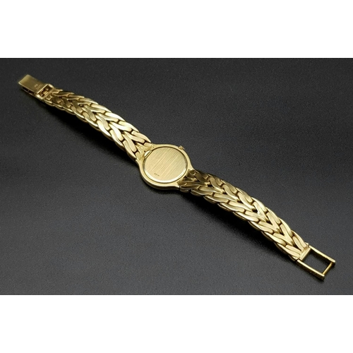 94 - An 18 K yellow gold PATEK PHILIPPE ladies watch. 23 mm dial, cream coloured face with four diamonds ... 