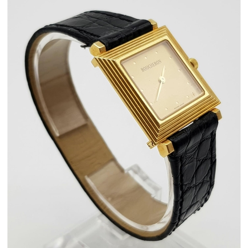 191 - An 18 K yellow gold BOUCHERON watch. 26 mm square dial, gold face, hands and bezel. Blue sapphire on... 