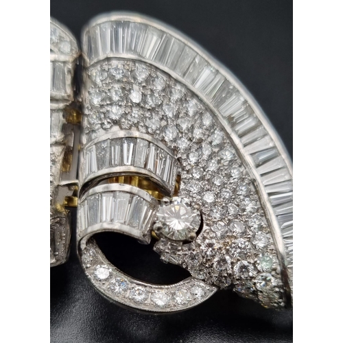 185 - A spectacular platinum  diamond double brooch. Baguette and brilliant cut quality diamonds (18.5 car... 