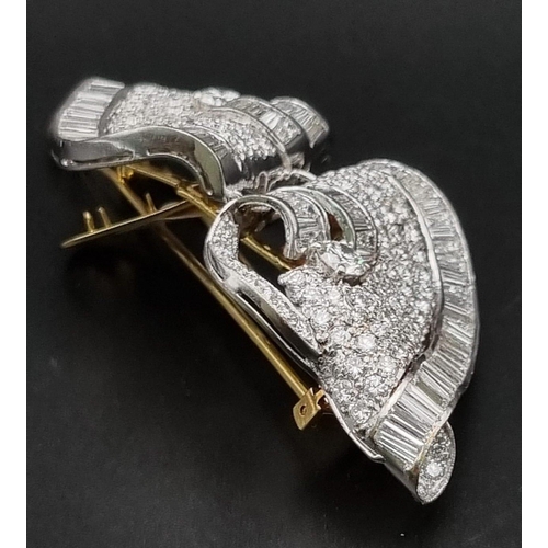 185 - A spectacular platinum  diamond double brooch. Baguette and brilliant cut quality diamonds (18.5 car... 