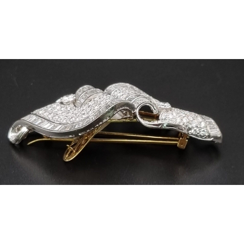 185 - A spectacular platinum  diamond double brooch. Baguette and brilliant cut quality diamonds (18.5 car... 