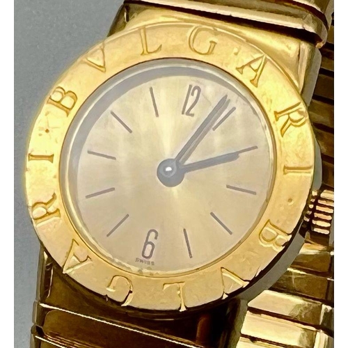 165 - An 18 K yellow gold BVLGARI ladies watch. 19 mm dial, gold face and gold bezel,  manual movement in ... 