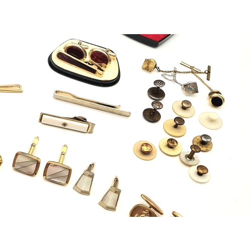 443 - A Wide and Varied Selection of Cufflinks, Pins and Collar Studs. 30 Pairs of cufflinks, one pair and... 