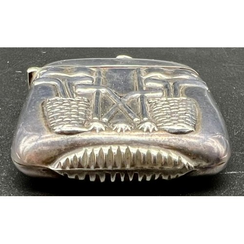 723 - An Antique Golf-Themed Sterling Silver Vesta Case.