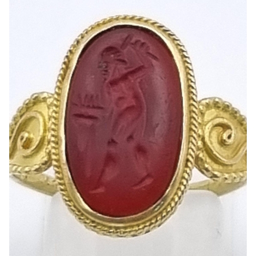 250 - An Ancient Greek Possibly Roman 22K Gold Intaglio Carnelian Agate Ring. Size O. 3.81g total weight.