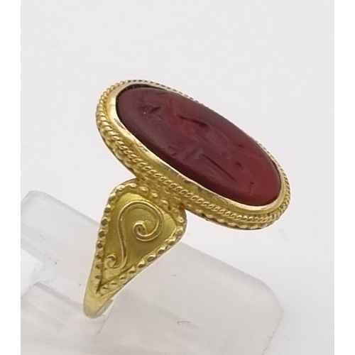 250 - An Ancient Greek Possibly Roman 22K Gold Intaglio Carnelian Agate Ring. Size O. 3.81g total weight.