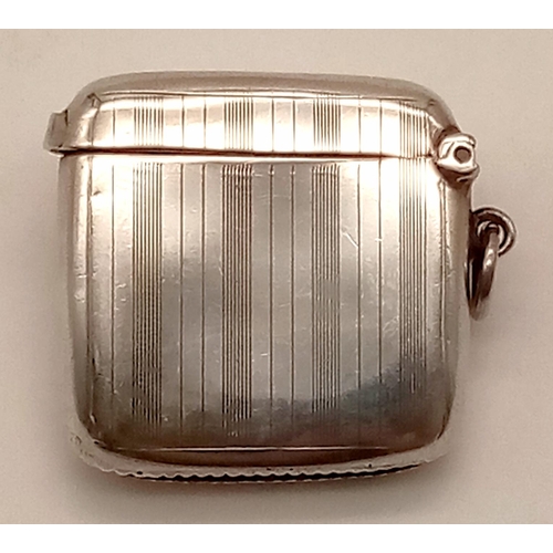 294 - An Antique Silver Vesta Case. Hallmarks for Birmingham.
4 x 4cm.