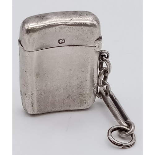 335 - An Antique Silver Vesta Case. Hallmarks for London.
3 x 4cm.