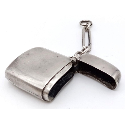 335 - An Antique Silver Vesta Case. Hallmarks for London.
3 x 4cm.