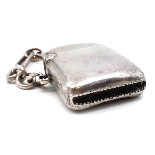 335 - An Antique Silver Vesta Case. Hallmarks for London.
3 x 4cm.