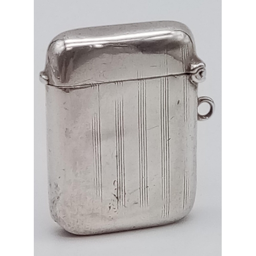 418 - An Antique Silver Vesta Case. Hallmarks for Birmingham.
3 x 4cm.