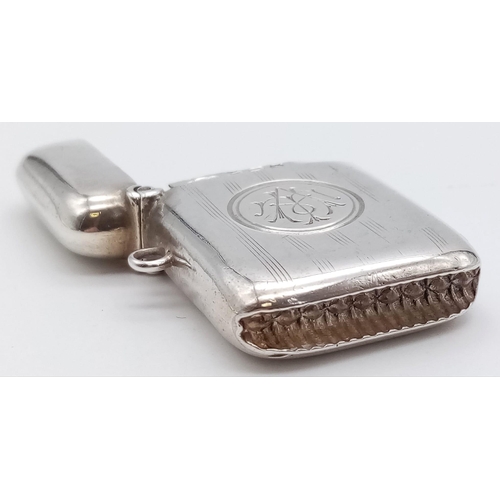 418 - An Antique Silver Vesta Case. Hallmarks for Birmingham.
3 x 4cm.