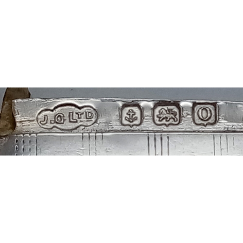 418 - An Antique Silver Vesta Case. Hallmarks for Birmingham.
3 x 4cm.