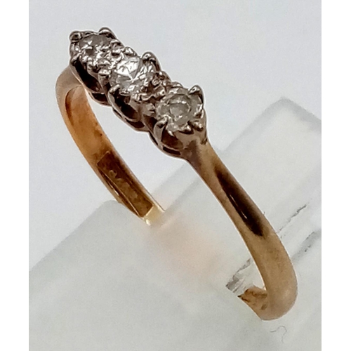 105 - 18K YELLOW GOLD DIAMOND 3 STONE RING. 2G. 0.12CT. SIZE M.