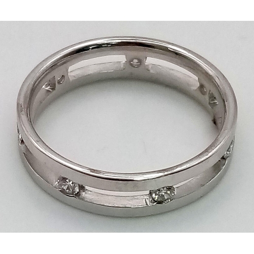 139 - 18K WHITE GOLD DIAMOND OPEN BAND RING. 0.15CT 4G. SIZE O