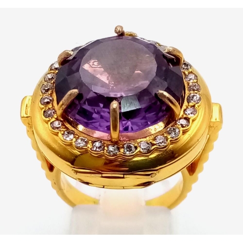 210 - A Fascinating 18K Yellow Gold Watch Compartment Alexandrite and Diamond Ring. A watch case converted... 