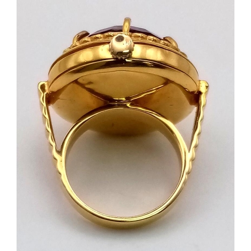 210 - A Fascinating 18K Yellow Gold Watch Compartment Alexandrite and Diamond Ring. A watch case converted... 