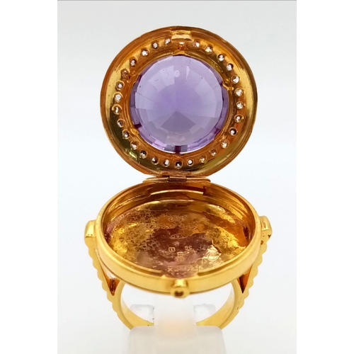 210 - A Fascinating 18K Yellow Gold Watch Compartment Alexandrite and Diamond Ring. A watch case converted... 