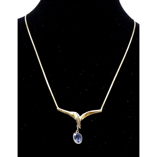 442 - An Elegant 18K Yellow Gold Sapphire and Diamond Necklace. A delicate gold necklace with chevron and ... 