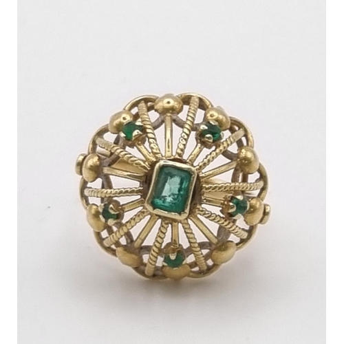 202 - A Vintage 18K Yellow Gold Dome-Shaped Emerald Ring. Central emerald with a further five smaller emer... 