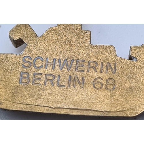 154 - WW2 German Kriegsmarine U-Boat Crew Badge. Maker: Schwein Berlin.