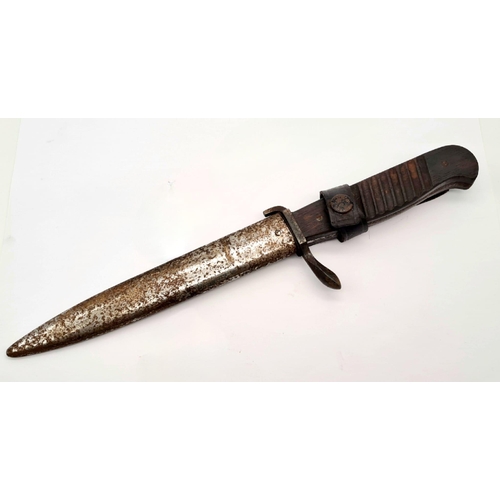 259 - WW1 Imperial German Close Combat Knife, also used during WW2. Maker name on the blade.