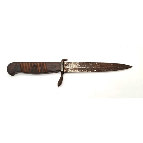 259 - WW1 Imperial German Close Combat Knife, also used during WW2. Maker name on the blade.