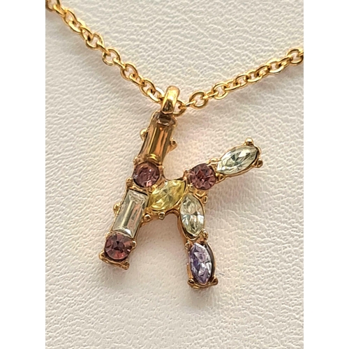 982 - GOLD TONE STONE SET INITIAL K PENDANT ON CHAIN