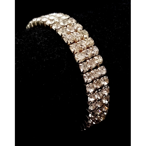 992 - ELASTICATED CRYSTAL SET BRACELET.