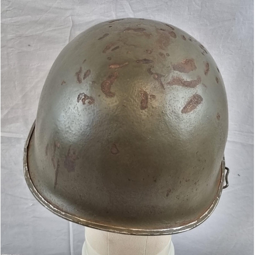 133 - WW2 US M1 Swivel Bale Helmet Front Seam Helmet with insignia of the 27th Infantry Division.