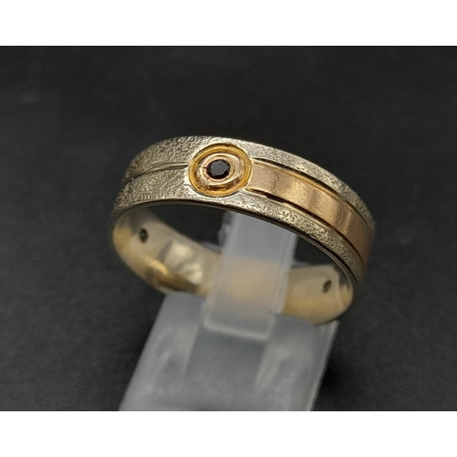 51 - A 14K Yellow Gold Band Ring with Three Garnet Stones.
Size T. 6.5g total weight. Ref 1157.