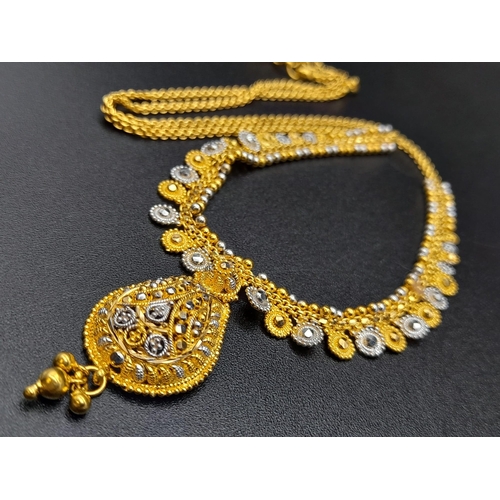 65 - A Glamourous 22k Yellow and White Gold Asian Design Necklace with Hanging Shell Pendant. 3 and 40cm.... 