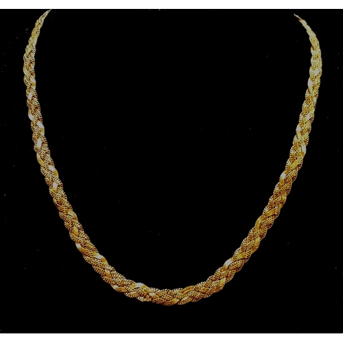 172 - A 21K Yellow Gold Necklace and Bracelet. 44 and 18cm.
28.84g total weight. Slight damage to both ite... 