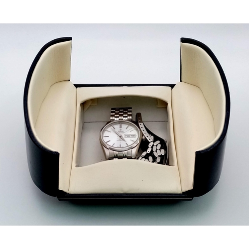 235 - A Swiss Made Titoni Automatic Airmaster Gents Watch. Stainless steel strap and case - 35mm. Silver t... 