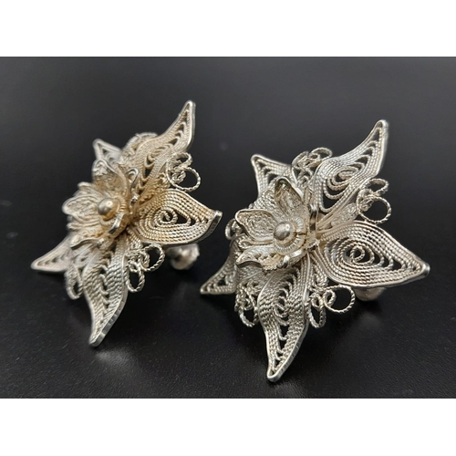 726 - Vintage or Antique Silver Filigree Screw Back Floral Earrings 3cm Diameter.