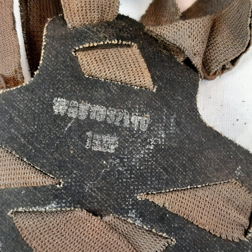 996 - An Original WW2 British Homes Service Gas Mask - Dated 1939. Please see photos for conditions.