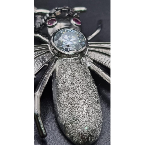 753 - 26 grams Sterling Silver bee pendant with a 2.5cts White Moissanite, with a long sterling silver cha... 