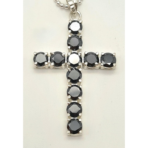 600 - Black Moissanite Cross pendant in 925 Silver with a silver ball chain. Pendant length: 4.1cm. Chain ... 