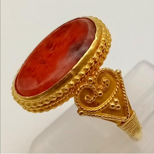 607 - An Ancient Greek Possibly Roman 22K Gold Intaglio Carnelian Agate Ring. Size P. 4g total weight.