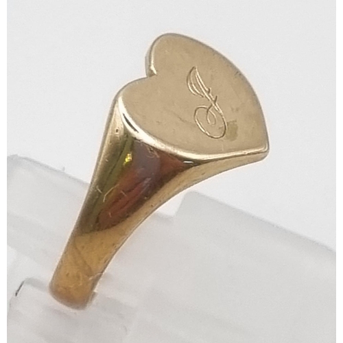 697 - 9K YELLOW GOLD HEART SIGNET RING ENGRAVED J INITIAL 2.6G SIZE M